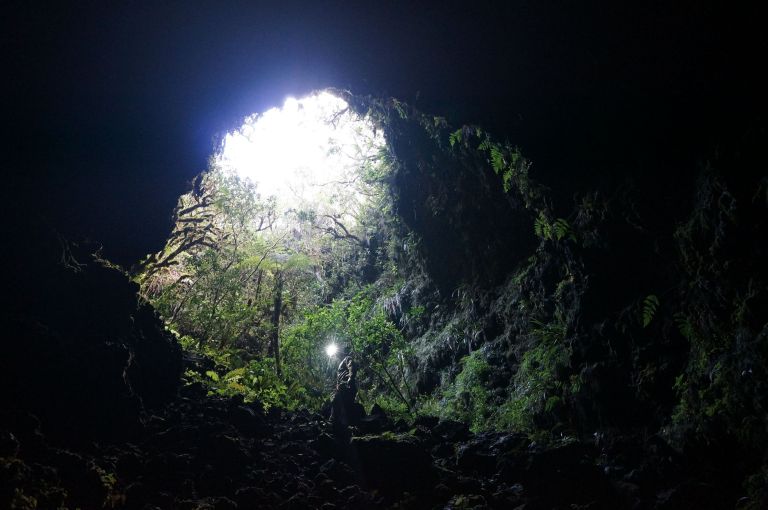 EXPLORATION DES TUNNELS DE LAVE DE LA RIVIERE DES REMPARTS ILE DE LA REUNION 974 PITON DE LA FOURNAISE SPELEOLOGIE VOLCANIQUE (3)