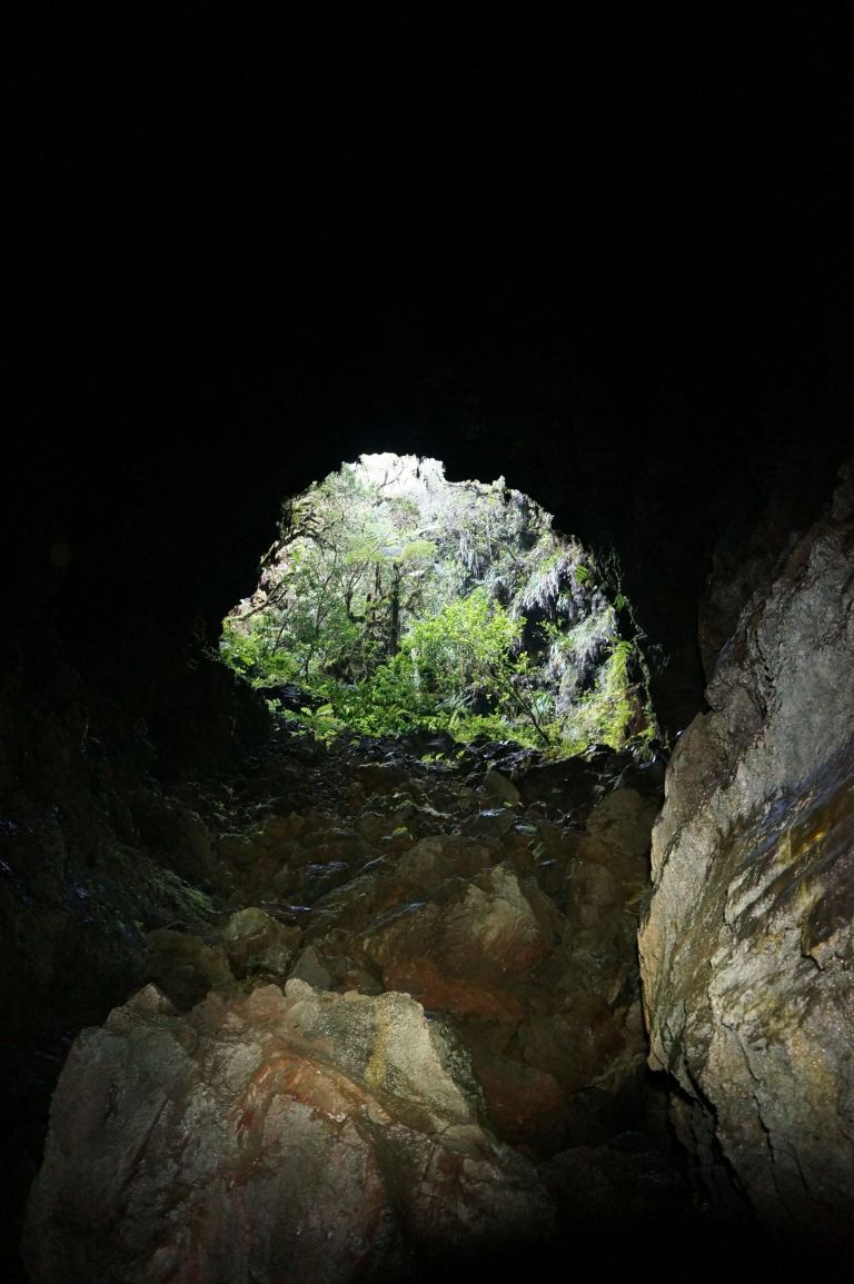 EXPLORATION DES TUNNELS DE LAVE DE LA RIVIERE DES REMPARTS ILE DE LA REUNION 974 PITON DE LA FOURNAISE SPELEOLOGIE VOLCANIQUE (5)