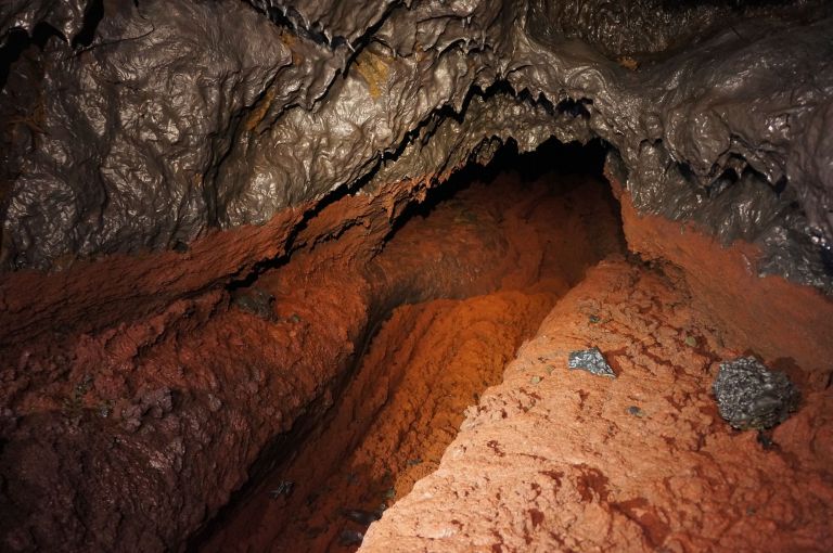 TUNNEL DE LAVE PITON KAPOR REUNION RANDO-VOLCAN.COM SPELEOLOGIE VOLCANIQUE (3)